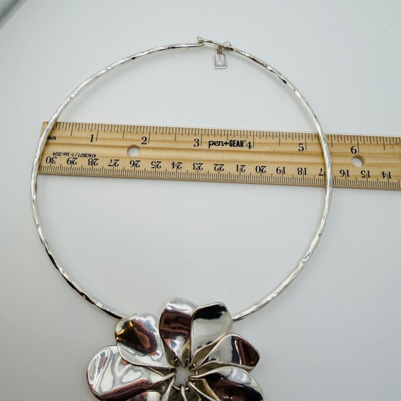 Robert Lee Morris Soho Flower Pendant Statement Collar Necklace - Picture 10 of 10